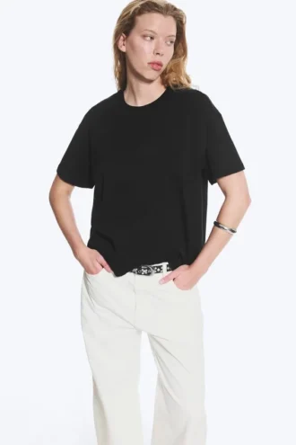 Afslappet, boxy T-shirt i bomuld – sort