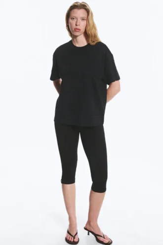 Afslappet, kasseformet bomulds-T-shirt – mørkeblå stribet