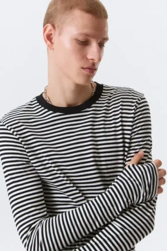 Afslappet langærmet bomuldst-shirt – sort og hvid stribet