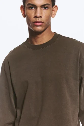 Afslappet langærmet T-shirt – mørkebrun