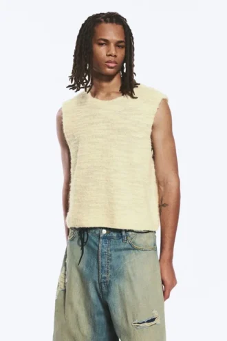 Afslappet, struktureret strikket veste – off-white