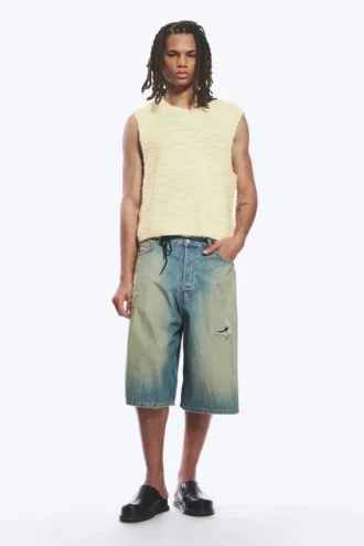 Afslappet, struktureret strikket veste – off-white