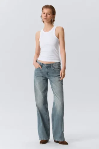 Ample lavtaljede, løse Jeans med brede ben – Gloria Blue – mellemblå