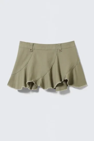 Asymmetrisk mininederdel i twill med flosset kant – khakigrøn
