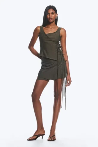 Asymmetrisk top med krydsede stropper – Dark Mole