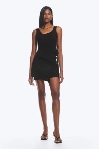 Asymmetrisk wrap-top med stropper – sort