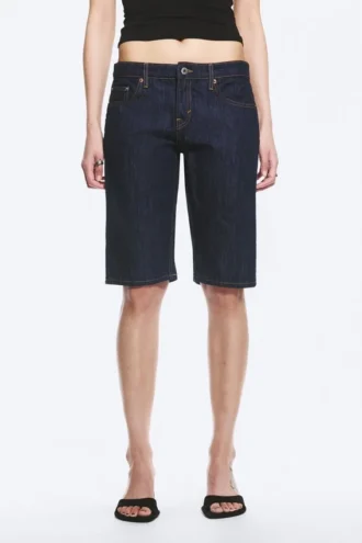 Atom lavtaljede, knælange denimshorts – Blue Rinse – mørkeblå