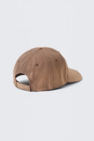 Baseballkasket i distressed bomuldstwill – vasket brun