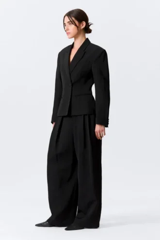 Blazer i linneblanding med talje – sort