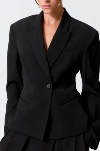 Blazer i linneblanding med talje – sort