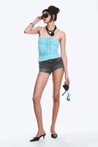 Booty Bei lavtaljede mini-jeansshorts – Black Moon – grå | Cheap Monday Gb