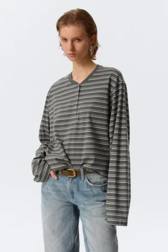 Boxy langærmet Henley-T-shirt – stribet mørkegrå