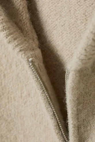 Boxy strikket hættetrøje med lynlås – Beige