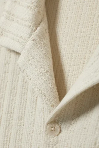 Boxy struktureret resort-skjorte – støvet beige
