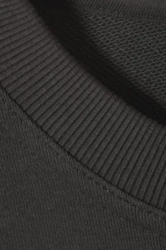 Boxy sweatshirt med rund hals – off-black