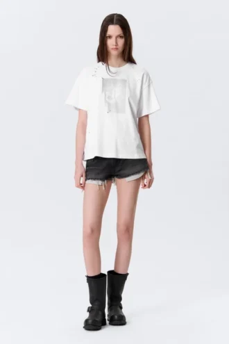 Boxy T-shirt med nitter og med print – hvid – gotisk ansigtsprint