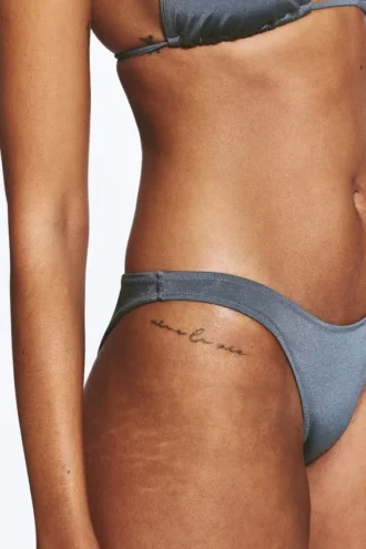 Brasiliansk mini-bikinibund – støvet blå – skinnende