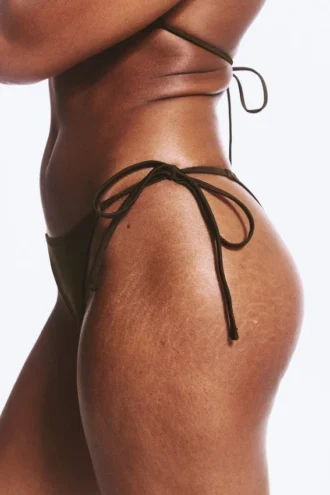 Brasilianske bikinibukser med mellemhøj talje og bindebånd – mørkebrune
