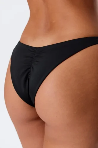 Brasilianske bikinibukser med rynket midterdel og middelhøj talje – sort