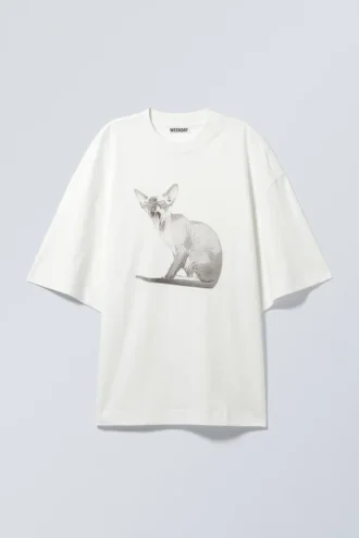 Bred, oversized T-shirt med print – hvid – Sphynx-kat