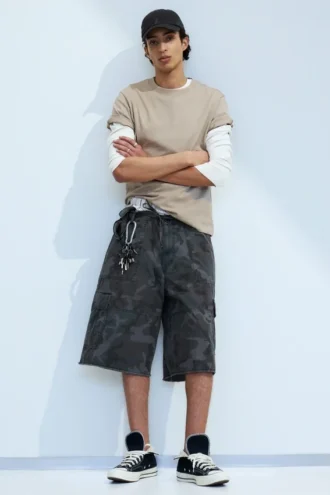 Cargo-shorts med mellemhøj talje og løs pasform – marineblå camouflage