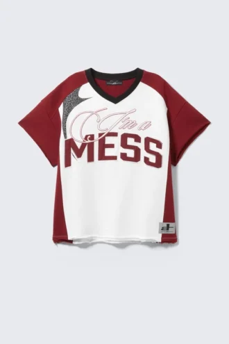 Cm X Lb kortærmet unisex fodbold-T-shirt – mørkerød og hvid – I’m a Mess | Cheap Monday GB
