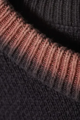 Cypher med print på striktrøje – Plum/Coral