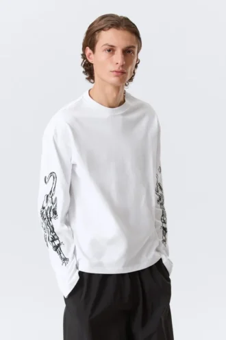 Fantastisk, boxy T-shirt med print og lange ærmer – hvid – Angry Panthers