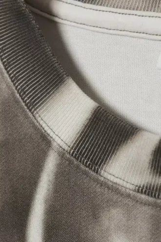 Fantastisk, boxy t-shirt med print og lange ærmer – mørkegrå – drageprint