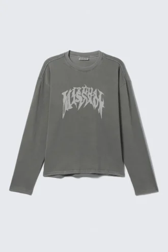 Fantastisk, boxy t-shirt med print og lange ærmer – vasket grå – Virtual Mission