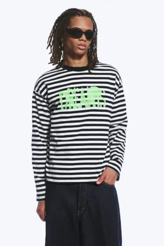 Fantastisk, løstsiddende t-shirt med print og lange ærmer – sort og hvid stribet – Dreams