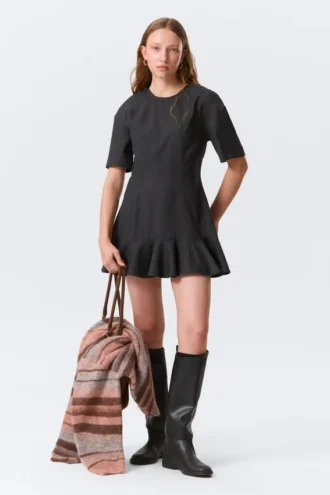 Fit-and-flare minikjole – mørkegrå