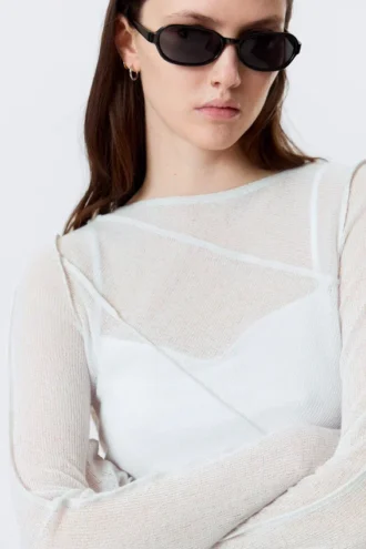 Gennemsigtig asymmetrisk top med bådudskæring – lys beige