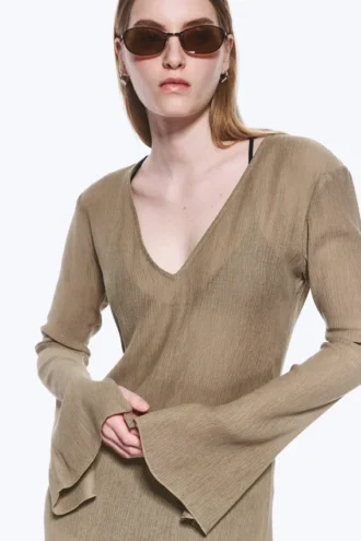 Gennemsigtig langærmet maxi-kjole med V-hals – beige