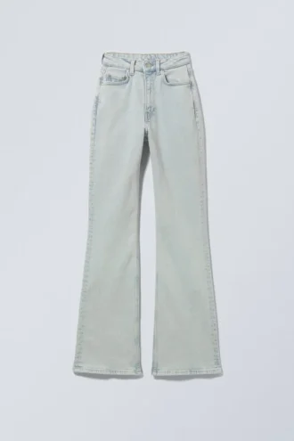 Glow Curve højtaljede jeans med almindelig pasform og udsvungne ben – Snow Blue – Lys blå