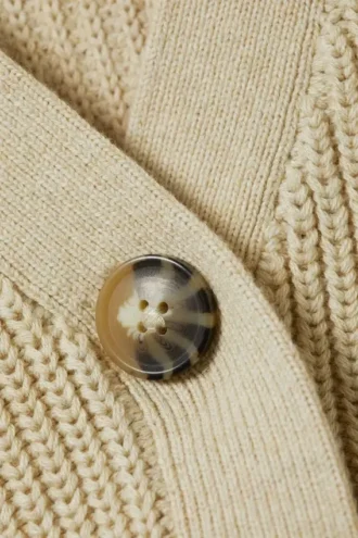 Grovstrikket kort cardigan – beige