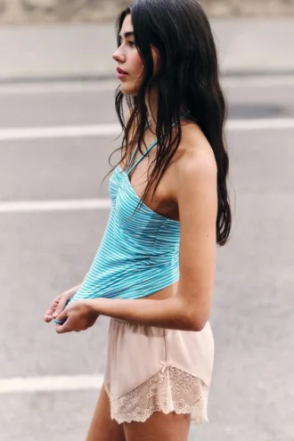 Halterneck bandeau-top – hvide og turkise striber