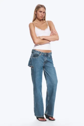 Imoo Cut lavtaljede jeans med løse, brede ben – mellemblå