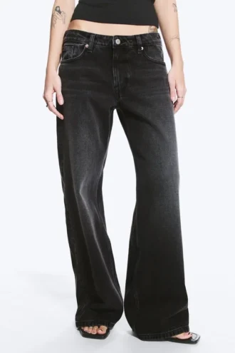 Imoo lavtaljede, løse, brede Jeans – vasket sort