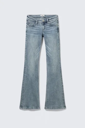 Jeans med lav talje, slim fit og udsvajede ben – Fresh Blue – Medium Blue