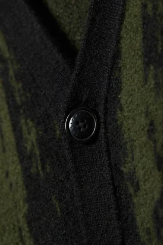 Kasseformet strikket cardigan med print – sort/mørk khakigrøn