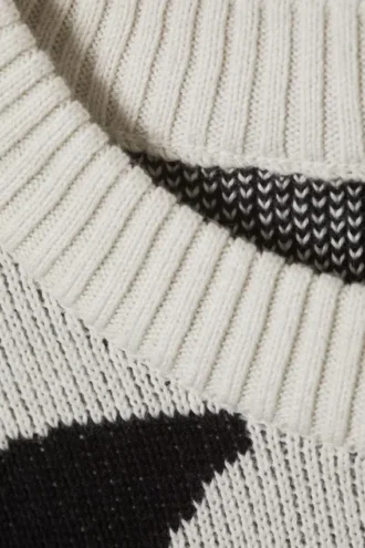 Kasseformet trøje med print i jacquard – snavset hvid – firkantet mønster