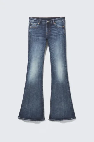 Katsumi lavtaljede jeans med smalle ben og udvidede ben – Board Blue – Mellemblå