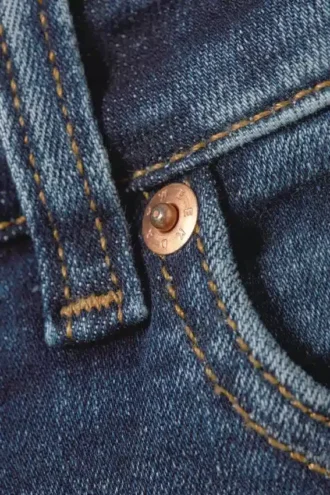 Katsumi lavtaljede jeans med smalle ben og udvidede ben – Board Blue – Mellemblå