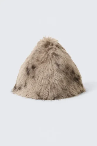 Keglehue i imiteret pels – beige