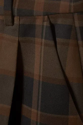 Knælange jakkeshorts – mørkebrune med tern
