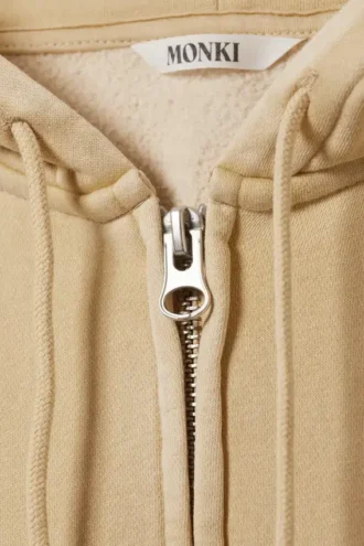 Kort shorts-hættetrøje med lynlås – vasket lys beige