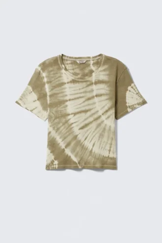 Kort T-shirt i ribbet bomuld med print – Khakigrøn tie-dye
