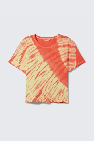 Kort T-shirt i ribbet bomuld med print – lys rød tie-dye