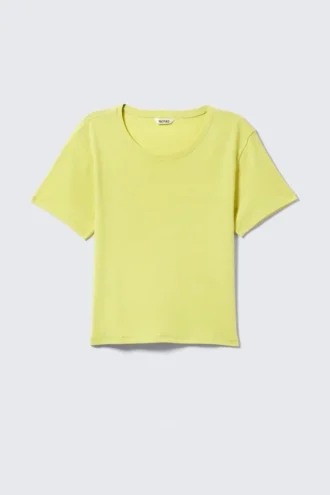 Kort T-shirt i ribbet bomuld med print – lysegul